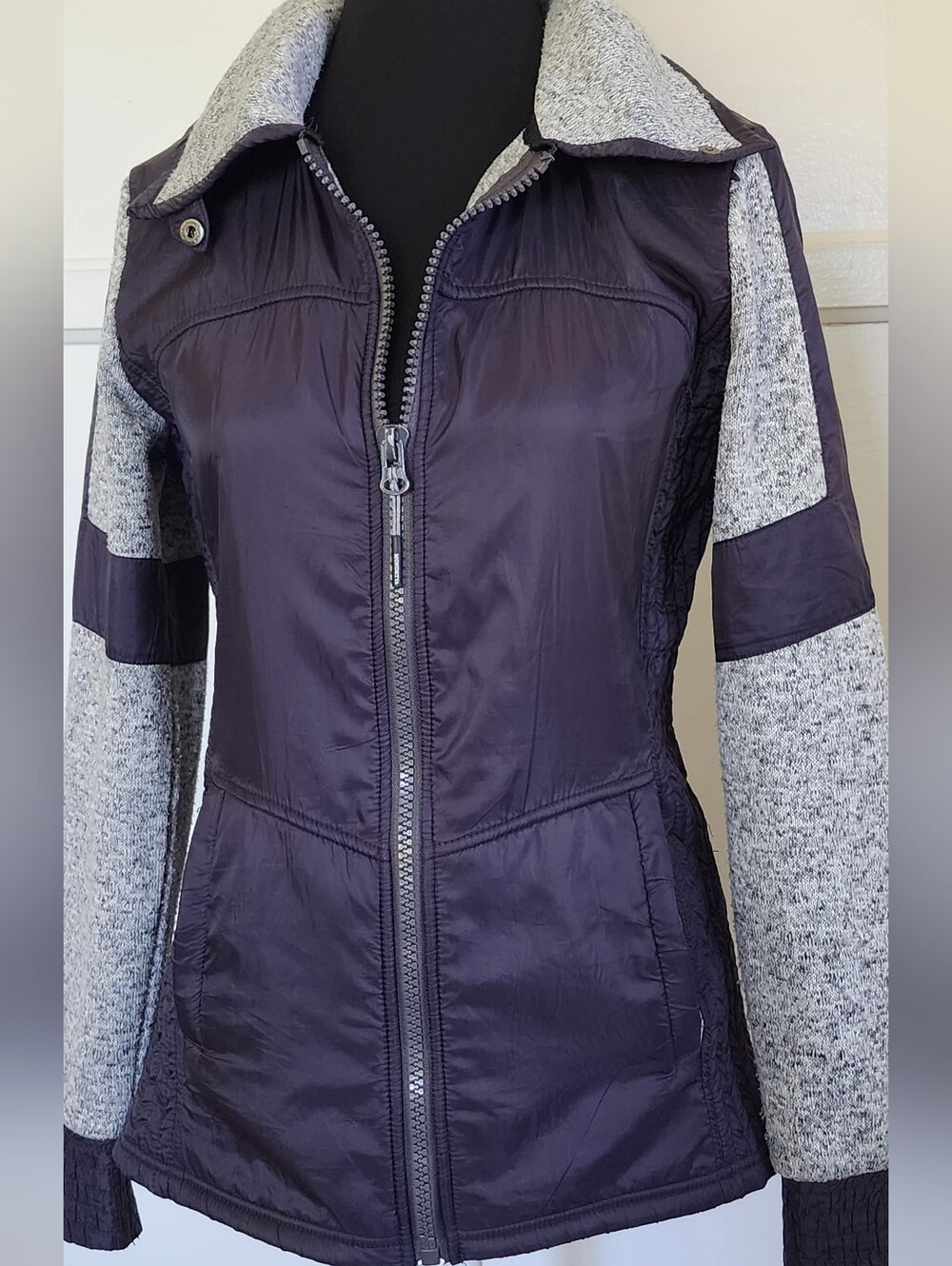 Mondetta Black Jacket Gray Knit Sleeves Lining